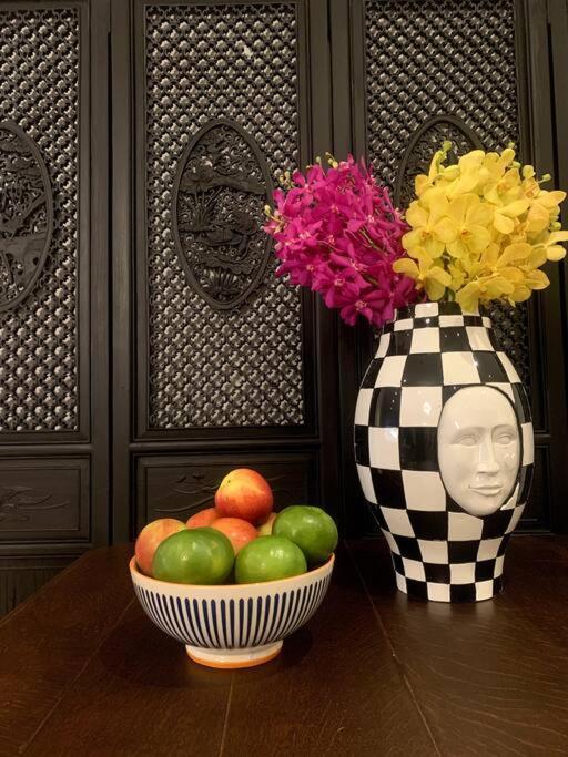 Bangkok, 5 Stars River View & Characteristic Decor Apartment