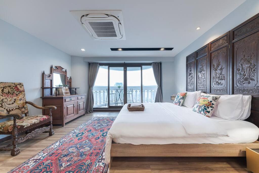 Bangkok, 5 Stars River View & Characteristic Decor Apartment Bangkok