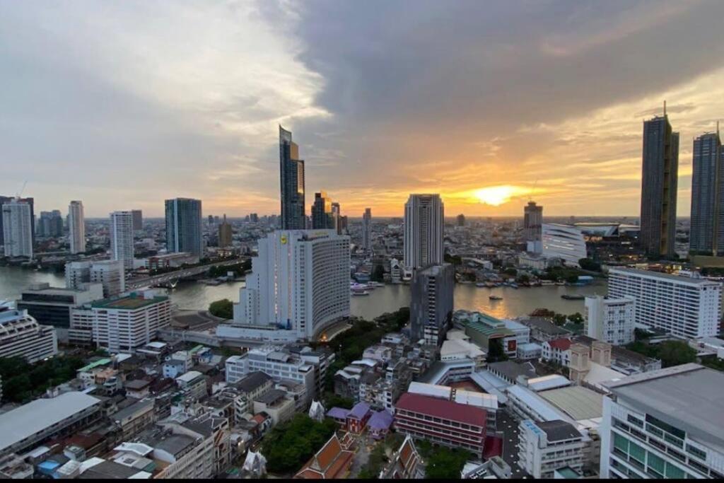 Apartment Bangkok, 5 Stars River View & Characteristic Decor